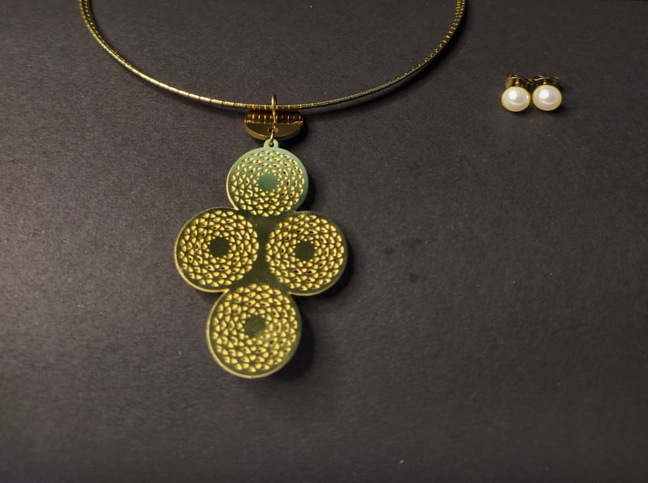 GL: Anti-Tarnish Hasli Choker & Pearl Earrings