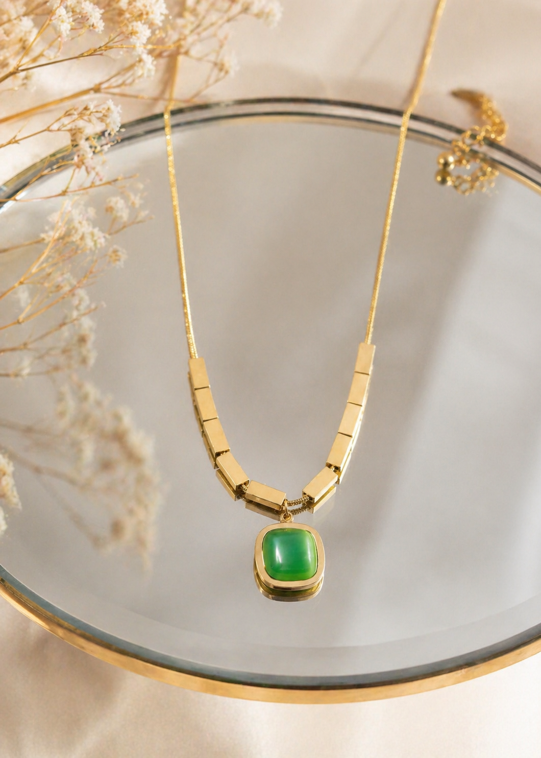 Trendy Green Stone Pendant Necklace for girls