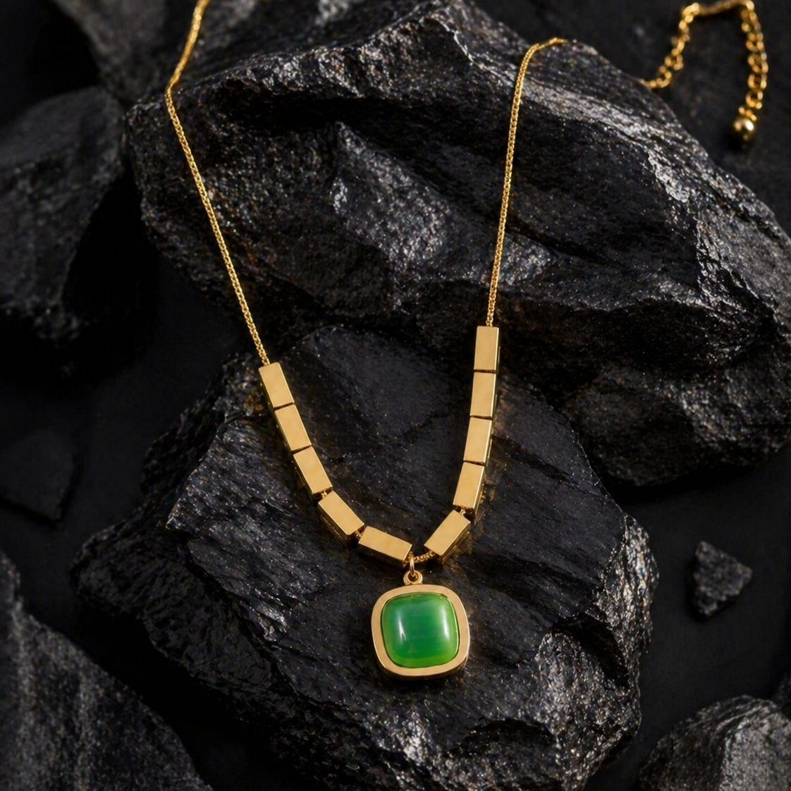 Trendy Green Stone Pendant Necklace for girls