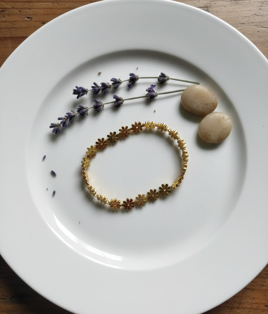 GL: 18K-Gold Plated Floral Charm Bracelet for Women