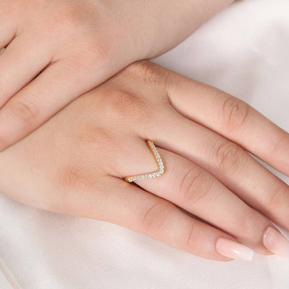 GL: Modern V-Shape CZ Ring