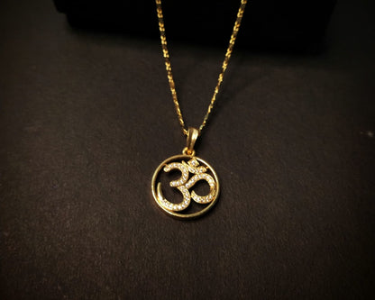 GL: Men's 18k gold-plated Om Pendant with Chain