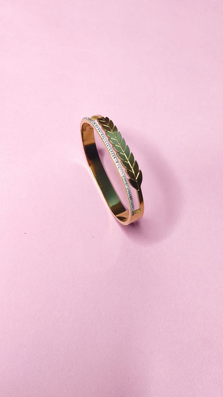 GL: Anti-Tarnish & 18k Gold-Plated Motif Bracelet