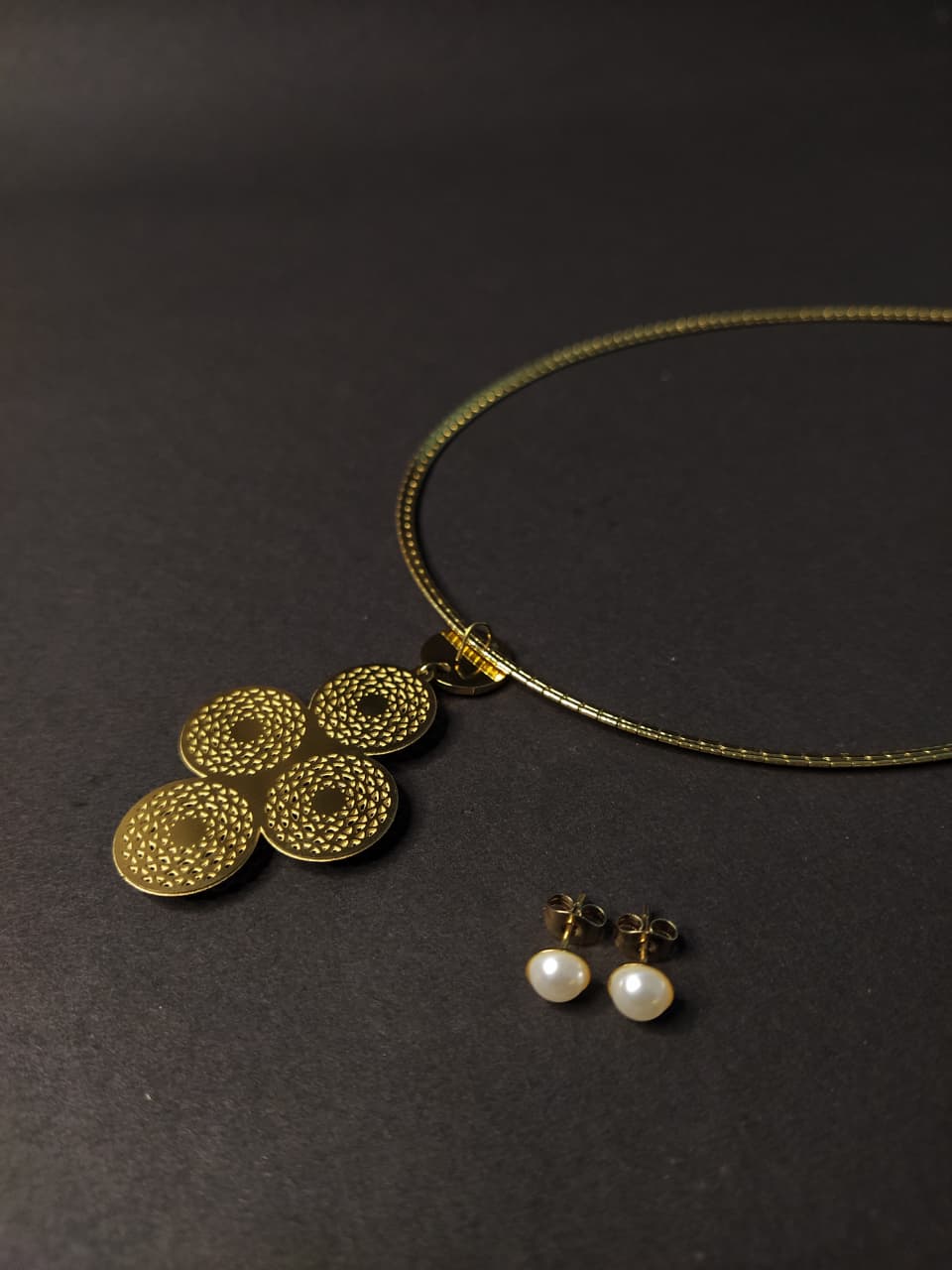 GL: Anti-Tarnish Hasli Choker & Pearl Earrings